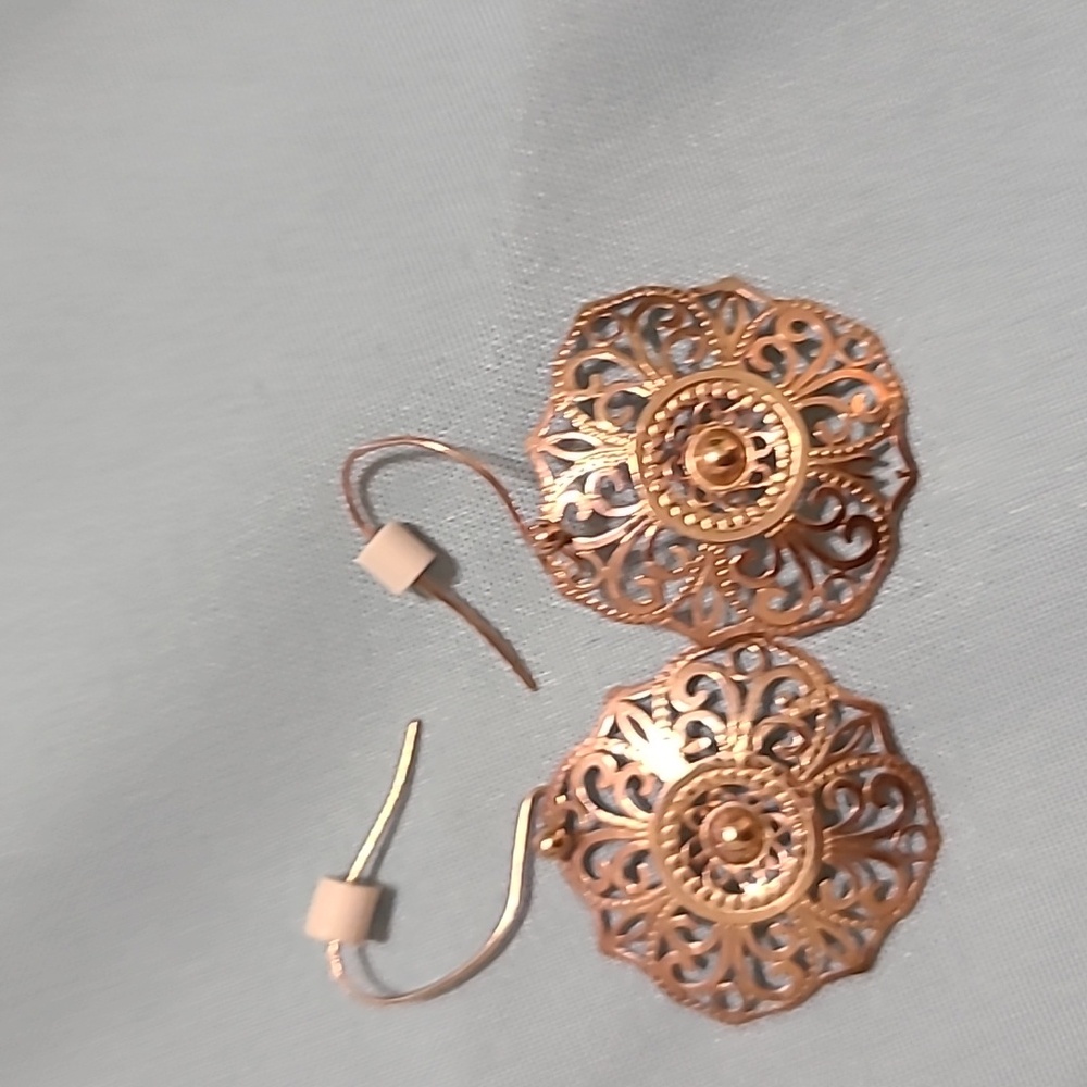 10k filigree dangle earrings . Beautiful vintage design. - Picture 4 of 5